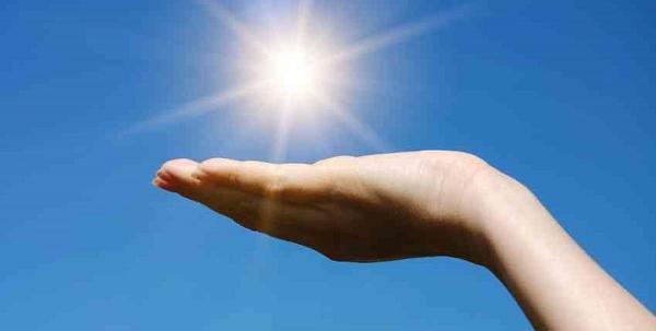 عکس تابش نور خورشید به زمین