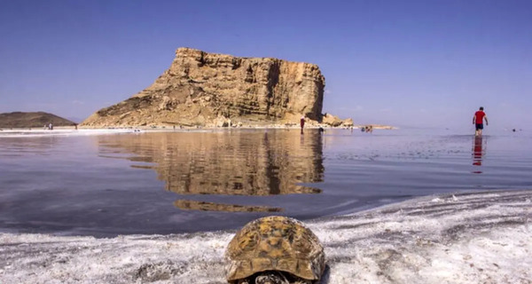عکس خواهر نیمار در ساحل