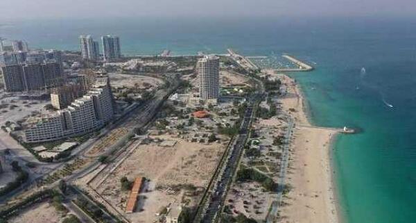 عکس خواهر نیمار در ساحل