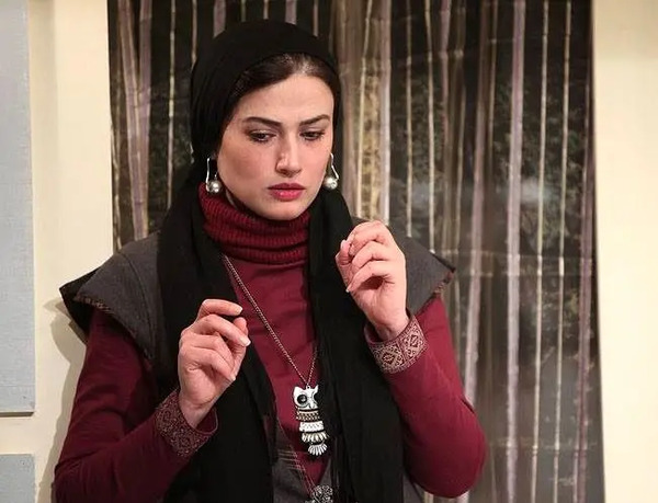 عکس لاله مستوفی خواهر لادن مستوفی