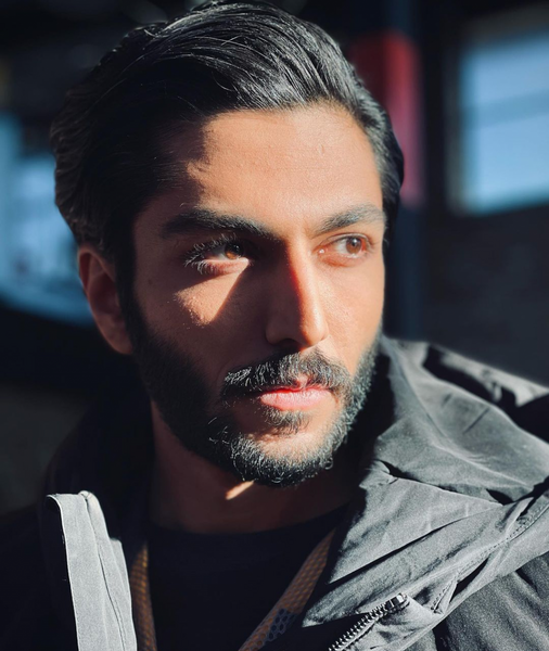 عکس خواهر دوقلوی کیسان دیباج