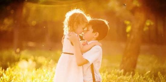 ژست عکس خواهر برادری بزرگ