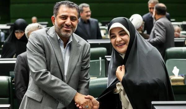 ژست عکس خواهر برادری بزرگ