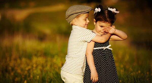 ژست عکس خواهر بزرگ و برادر کوچک