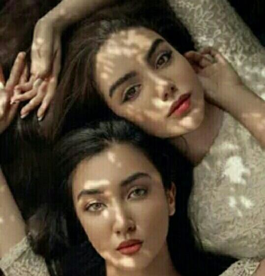ژست عکس با خواهر