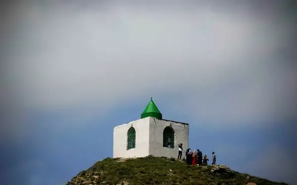 عکس های گورستان خالد نبی