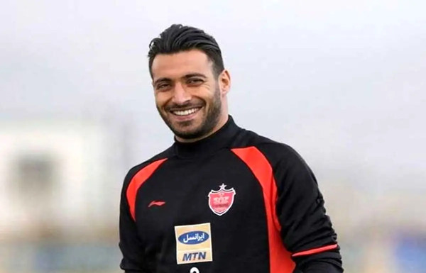 عکس شجاع خلیل زاده با لباس پرسپولیس