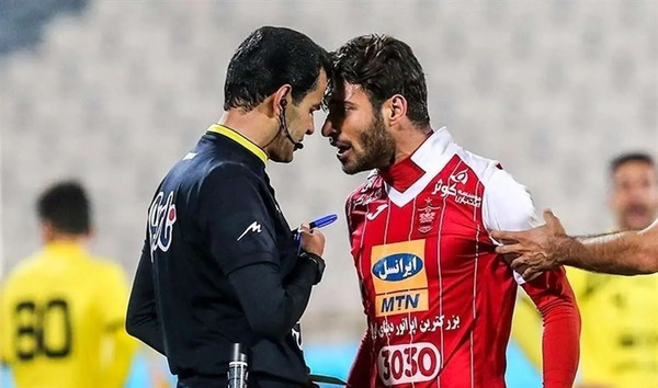 عکس شجاع خلیل زاده با لباس پرسپولیس