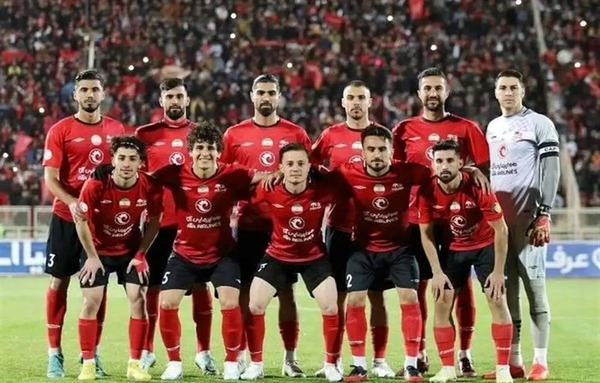عکس شجاع خلیل زاده در تراکتور