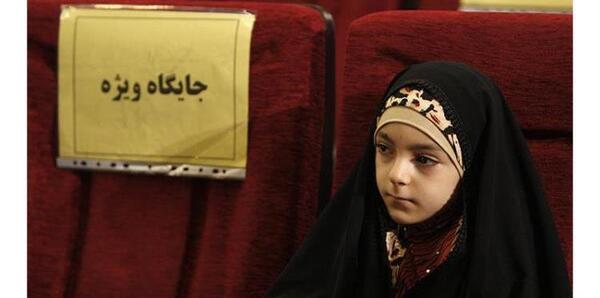 عکس حنانه خلفی با رهبر
