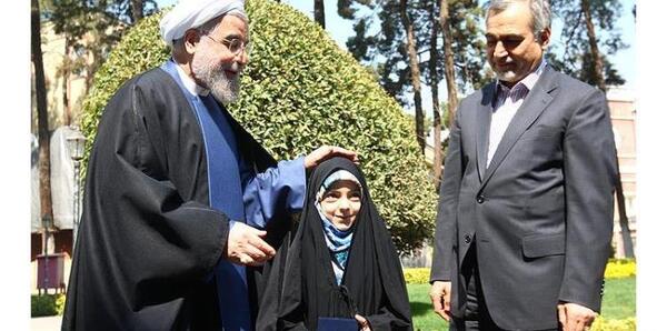 عکس حنانه خلفی با رهبر
