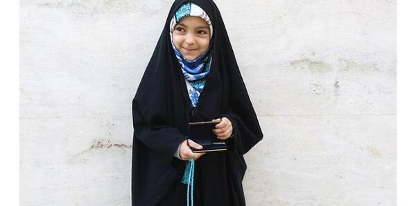 عکس حنانه خلفی با رهبر