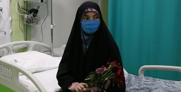 عکس حنانه خلفی با رهبر