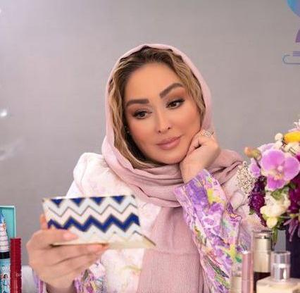عکس الهام حمیدی و همسر و فرزندانش