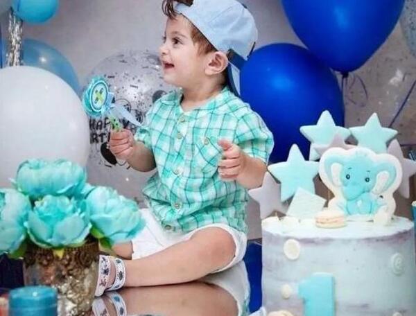 عکس همسر و فرزند الهام حمیدی