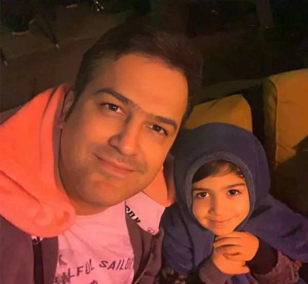 عکس حامد آهنگی با همسرش و فرزندش