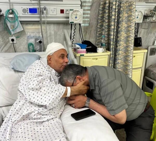 عکس حمید ماهی صفت و مادرش