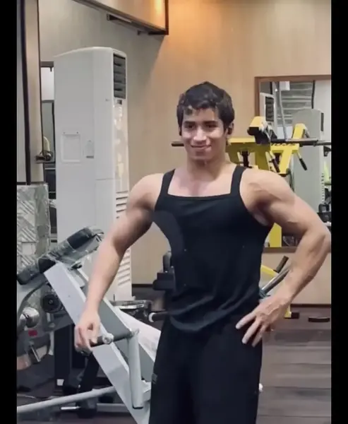 عکس حمید در سریال لیسانسه ها