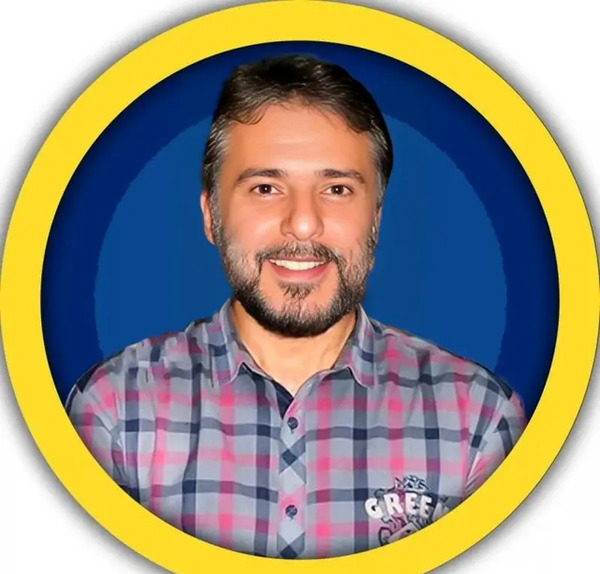 عکس جواد هاشمی در استخر
