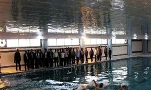 عکس جواد هاشمی در استخر