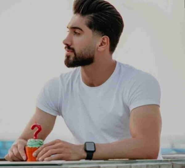 عکس جواد عباسی با موتور