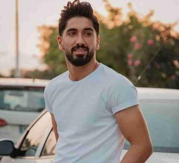 عکس جواد عباسی با موتور