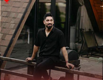 عکس جواد عباسی با موتور