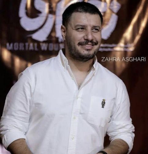 عکس جواد عزتی با رهبر