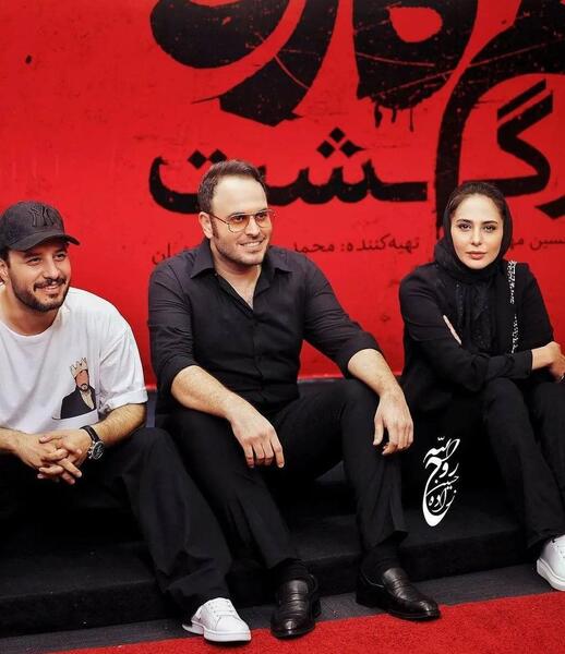 عکس جواد عزتی با رهبر