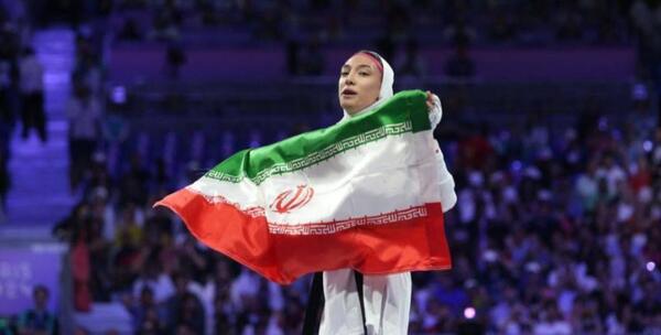 عکس مبینا نعمت زاده برای پروفایل