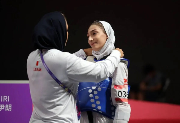 عکس مبینا نعمت زاده و ناهید کیانی