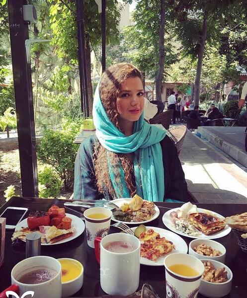 عکس هانیه مرادی در بزرگسالی