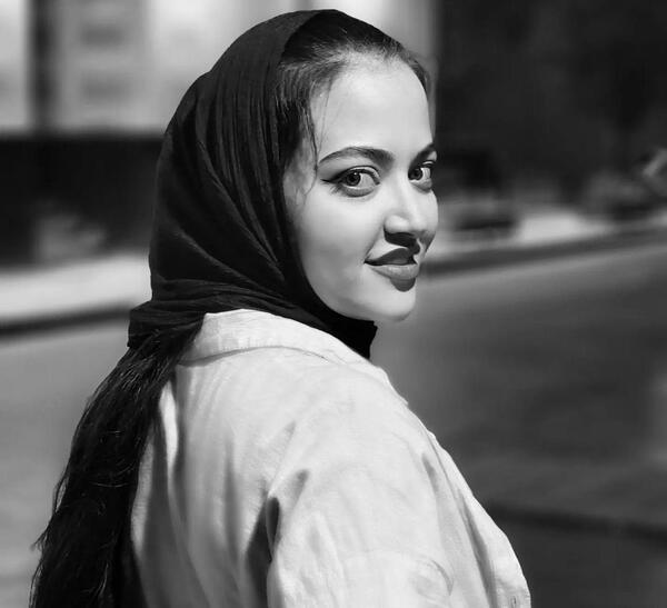عکس هانیه مرادی در بزرگسالی