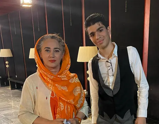 عکس تبسم، هاشمی در استخر