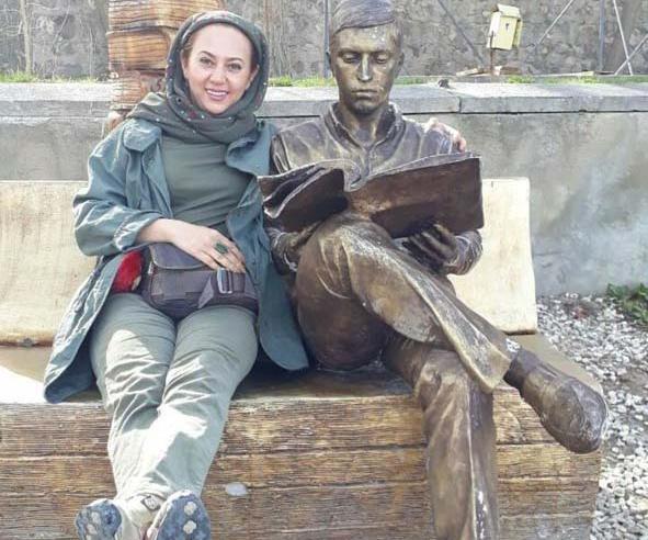 عکس تبسم، هاشمی در استخر