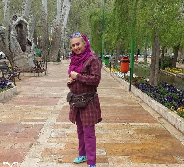 عکس تبسم، هاشمی در استخر