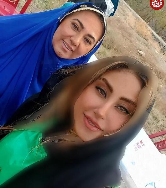 عکس تبسم، هاشمی در استخر
