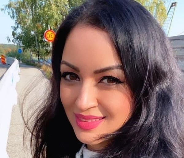 عکس پریال ماهاجان و همسرش
