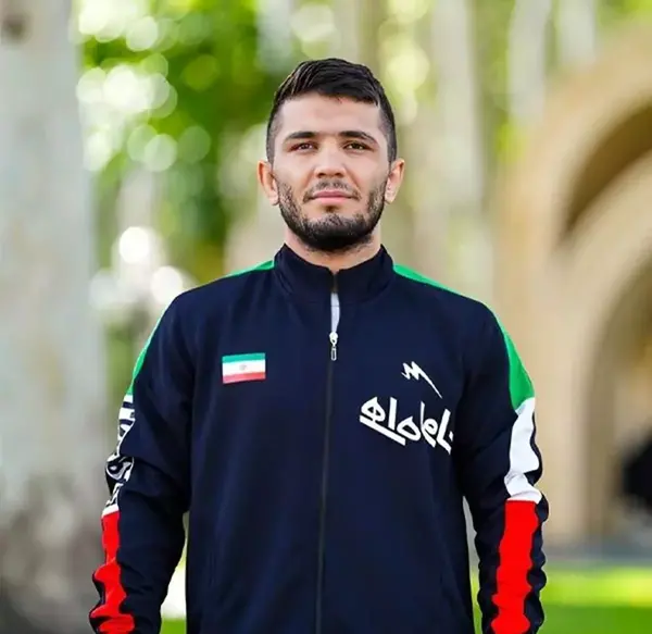 عکس کشتی گیر پویا دادمرز