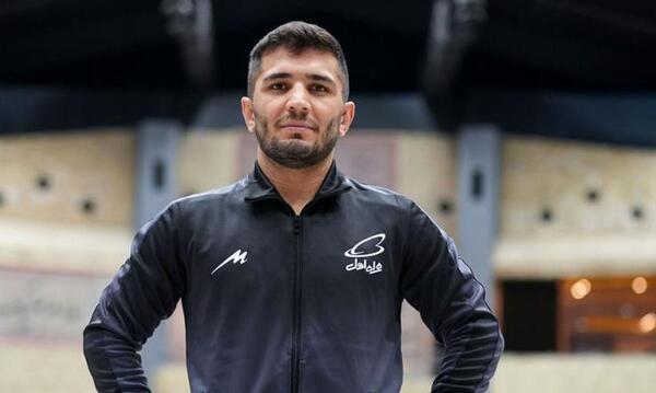 عکس کشتی گیر پویا دادمرز