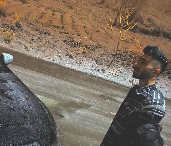 عکس خواننده پروانه پر زد