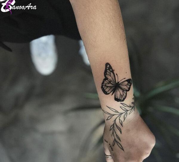 عکس خالکوبی پروانه روی دست