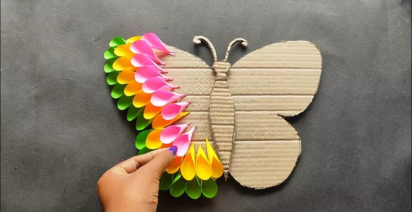 عکس کاردستی پروانه با مقوا