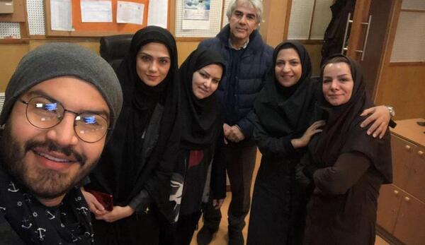 عکس پیمان در رادیو جوان