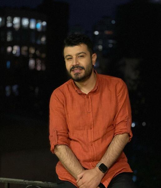 عکس پیمان در رادیو جوان