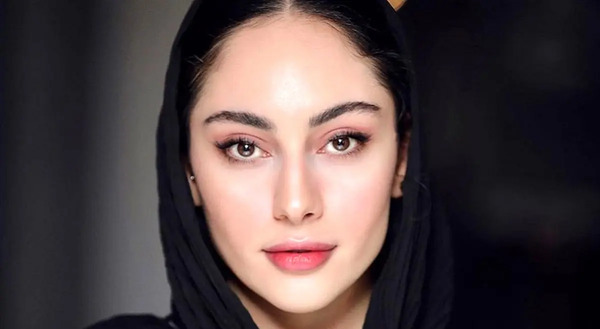 عکس پروانه از نیم رخ
