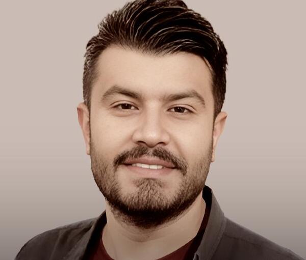 عکس پیمان طالبی مجری رادیو جوان