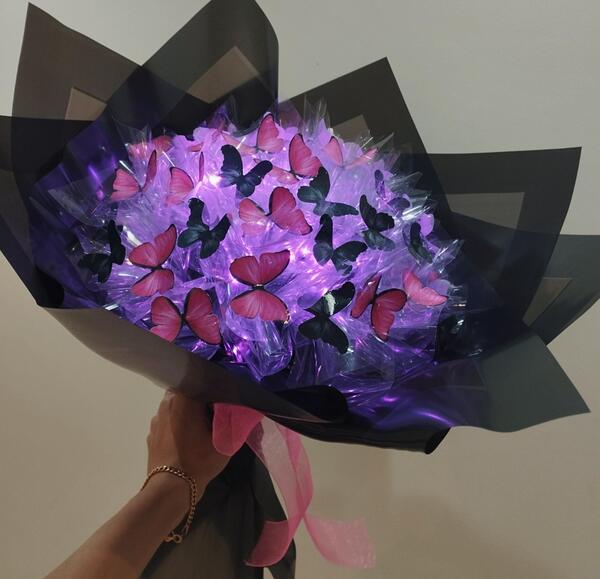 عکس پروانه دسته گل