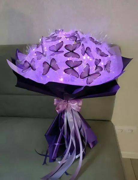 عکس پروانه دسته گل