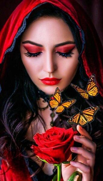 عکس دختر و پروانه برای پروفایل